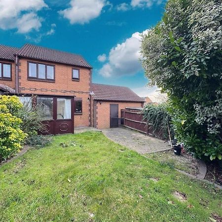 Clove, 3-4 Bed House With Garden, Free Parking, Sleeps 9 In Grays & Chafford Hundred Stifford Exteriör bild
