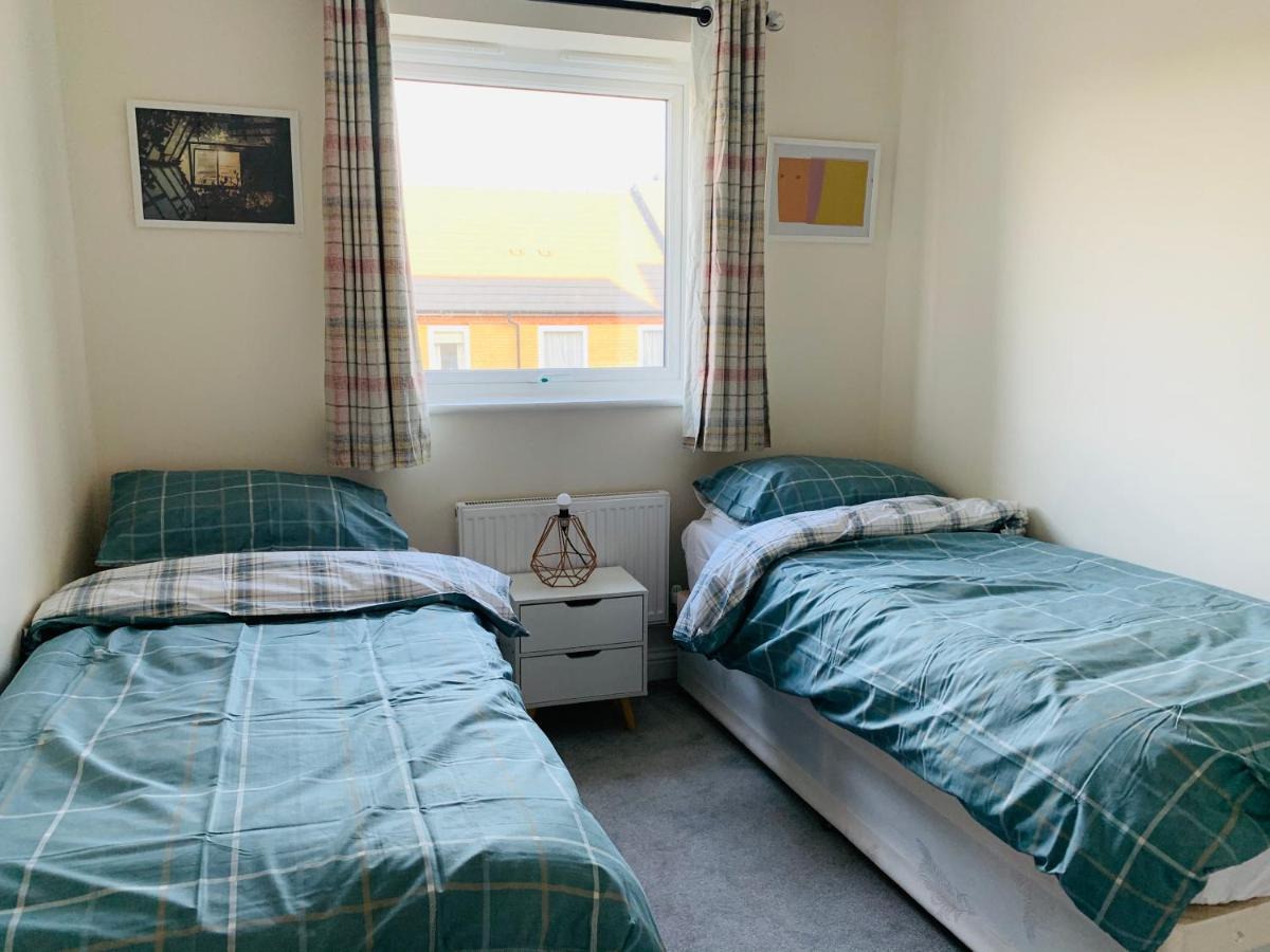 Clove, 3-4 Bed House With Garden, Free Parking, Sleeps 9 In Grays & Chafford Hundred Stifford Exteriör bild