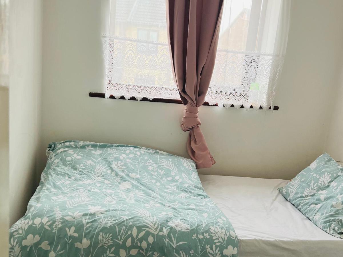 Clove, 3-4 Bed House With Garden, Free Parking, Sleeps 9 In Grays & Chafford Hundred Stifford Exteriör bild