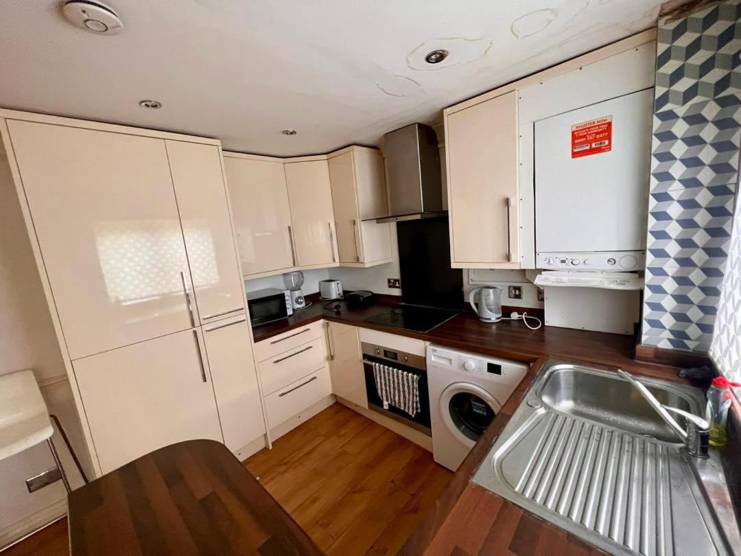 Clove, 3-4 Bed House With Garden, Free Parking, Sleeps 9 In Grays & Chafford Hundred Stifford Exteriör bild