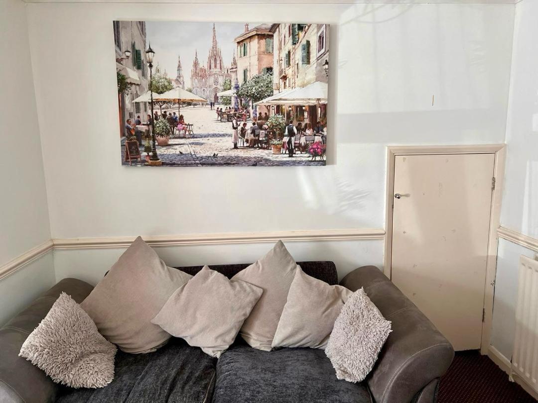 Clove, 3-4 Bed House With Garden, Free Parking, Sleeps 9 In Grays & Chafford Hundred Stifford Exteriör bild