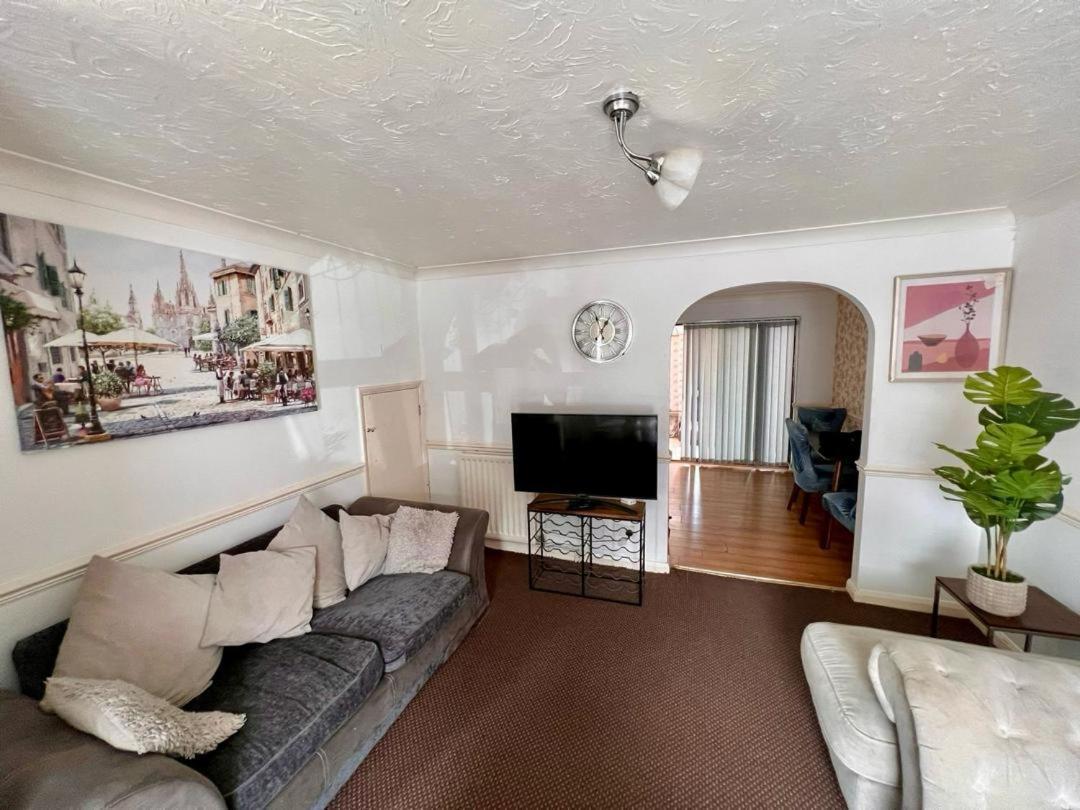 Clove, 3-4 Bed House With Garden, Free Parking, Sleeps 9 In Grays & Chafford Hundred Stifford Exteriör bild