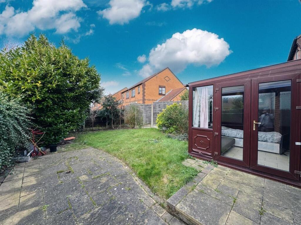 Clove, 3-4 Bed House With Garden, Free Parking, Sleeps 9 In Grays & Chafford Hundred Stifford Exteriör bild