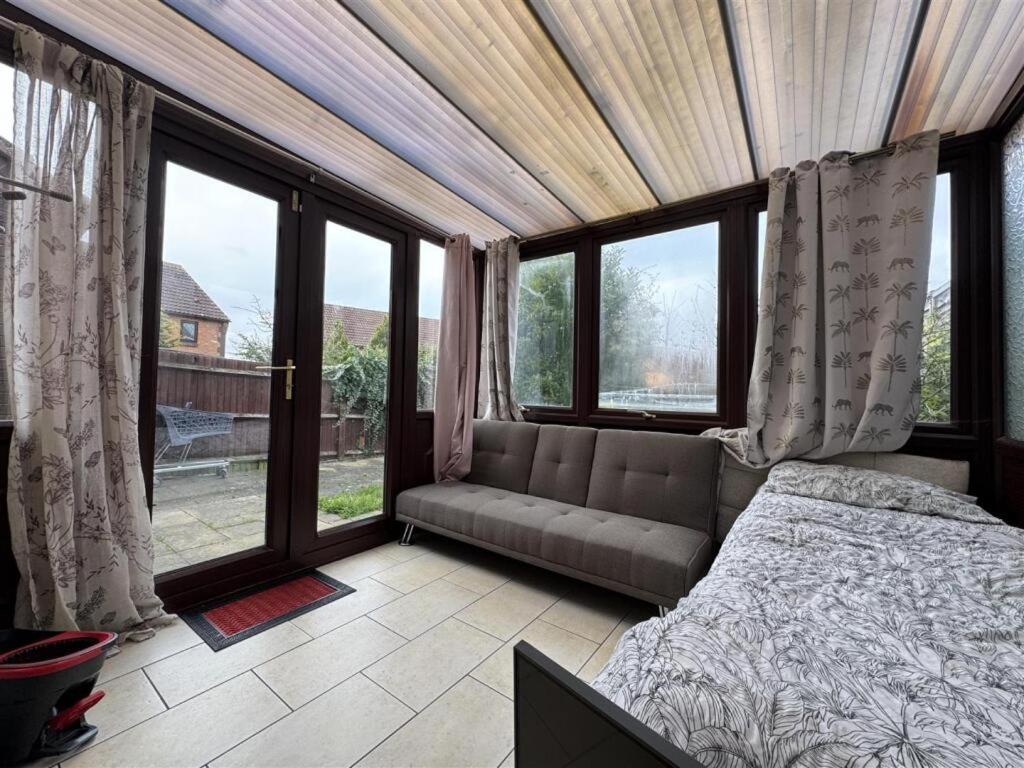 Clove, 3-4 Bed House With Garden, Free Parking, Sleeps 9 In Grays & Chafford Hundred Stifford Exteriör bild