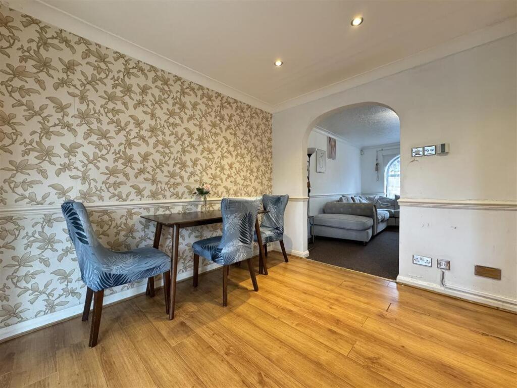 Clove, 3-4 Bed House With Garden, Free Parking, Sleeps 9 In Grays & Chafford Hundred Stifford Exteriör bild