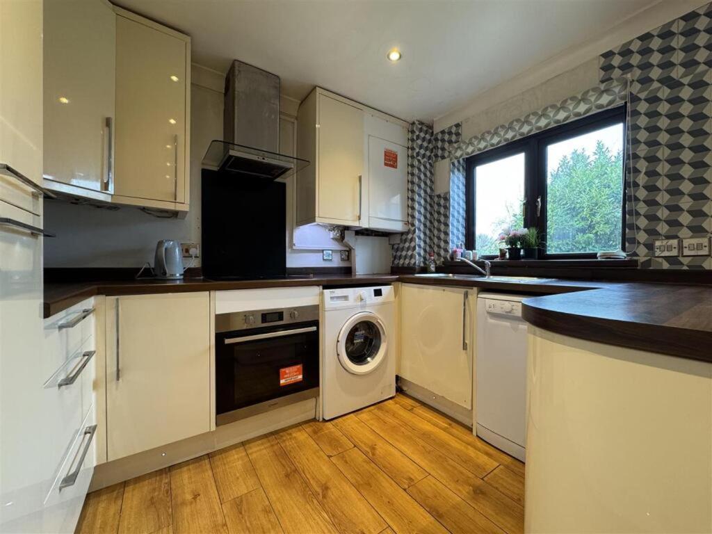 Clove, 3-4 Bed House With Garden, Free Parking, Sleeps 9 In Grays & Chafford Hundred Stifford Exteriör bild