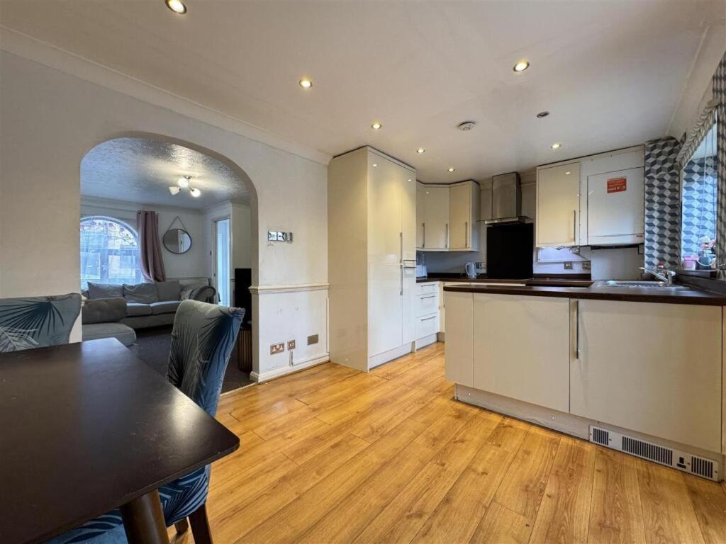 Clove, 3-4 Bed House With Garden, Free Parking, Sleeps 9 In Grays & Chafford Hundred Stifford Exteriör bild