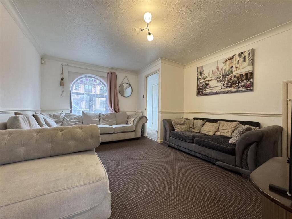 Clove, 3-4 Bed House With Garden, Free Parking, Sleeps 9 In Grays & Chafford Hundred Stifford Exteriör bild